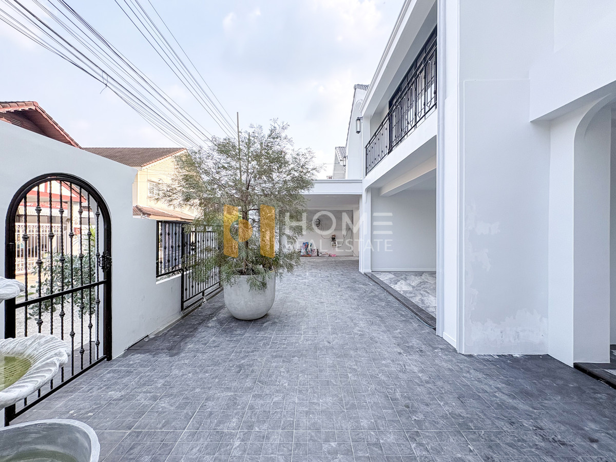 ขายบ้านลาดพร้าว เซ็นทรัลลาดพร้าว : บ้านเดี่ยวพร้อมที่ดิน นาคนิวาส 48 / 5 ห้องนอน (ขาย), Single house with land Nakniwat 48 / 5 Bedrooms (FOR SALE) TPM330