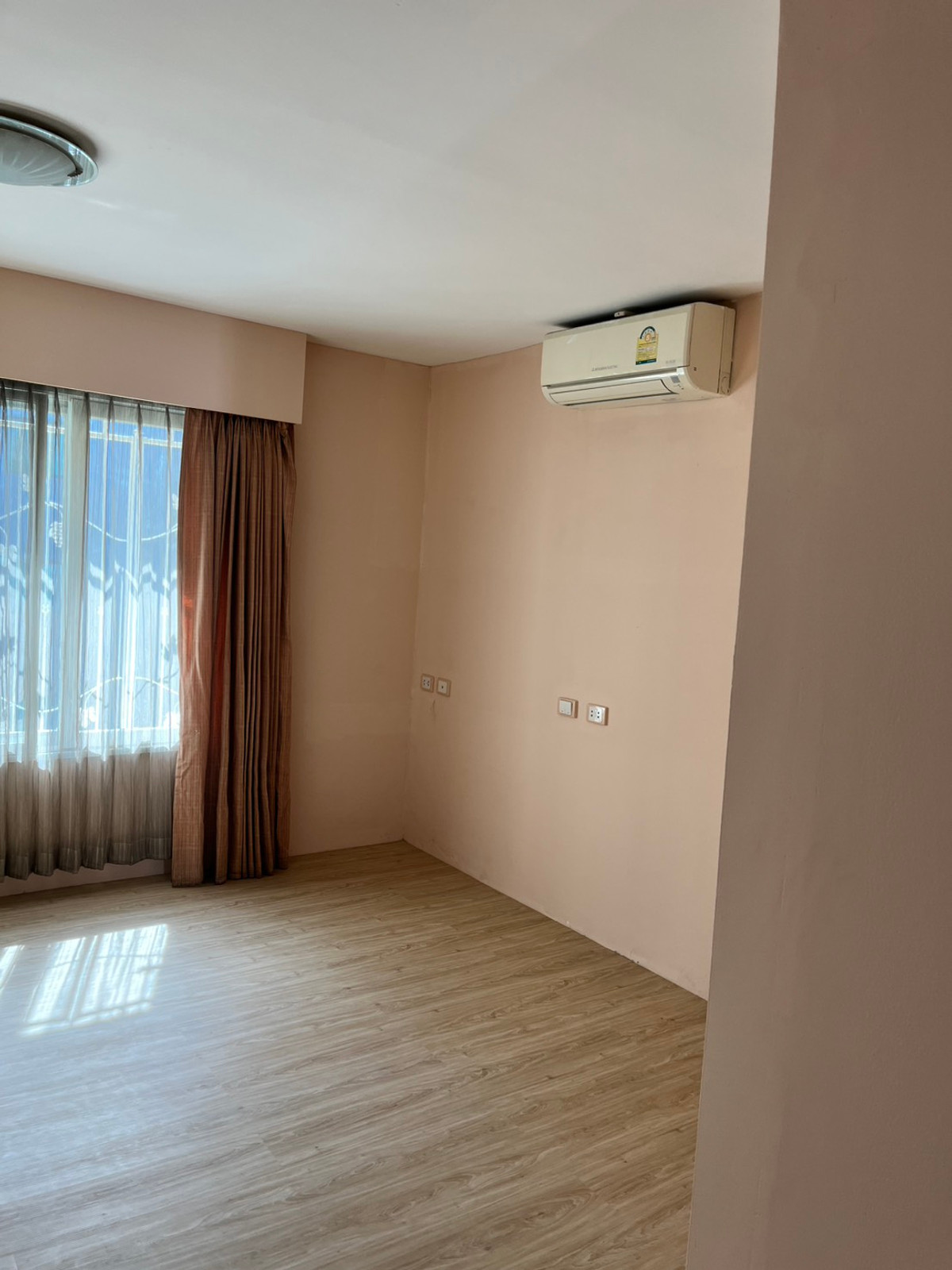 ให้เช่าทาวน์โฮมรัชดา ห้วยขวาง : ให้เช่า บ้านกลางเมือง รัชดา - เหม่งจ๋าย  ราคาถูกสุด