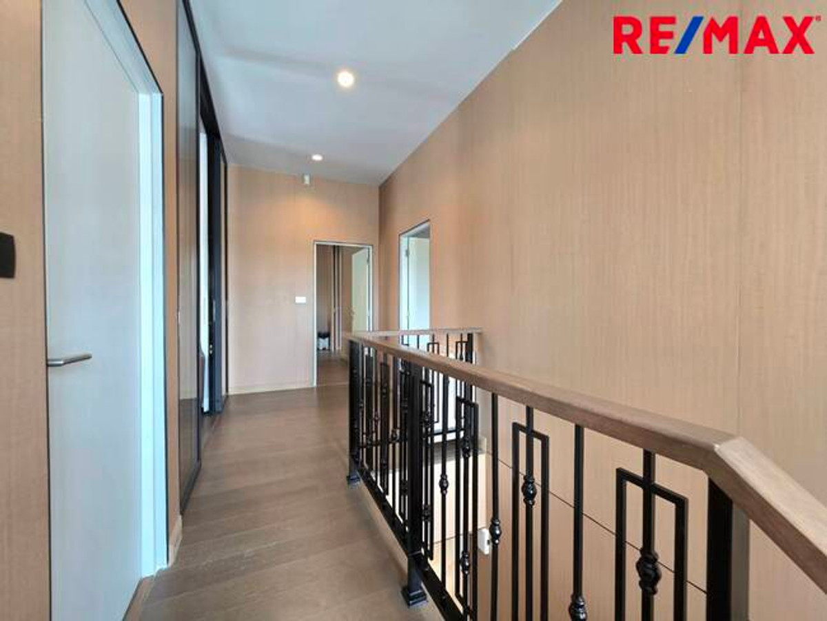 For SaleHousePathum Thani,Rangsit, Thammasat : Single house for sale, Setthasiri Project, Bangkok-Pathum Thani, special price, house age only 1 year.