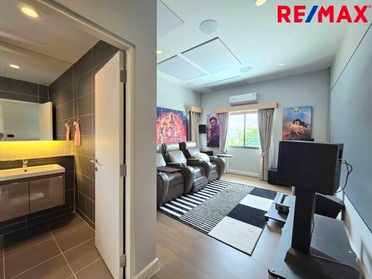 For SaleHousePathum Thani,Rangsit, Thammasat : Single house for sale, Setthasiri Project, Bangkok-Pathum Thani, special price, house age only 1 year.