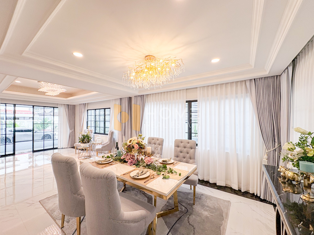 ขายบ้านลาดพร้าว เซ็นทรัลลาดพร้าว : บ้านเดี่ยวพร้อมที่ดิน นาคนิวาส 48 / 5 ห้องนอน (ขาย), Single house with land Nakniwat 48 / 5 Bedrooms (FOR SALE) TPM330