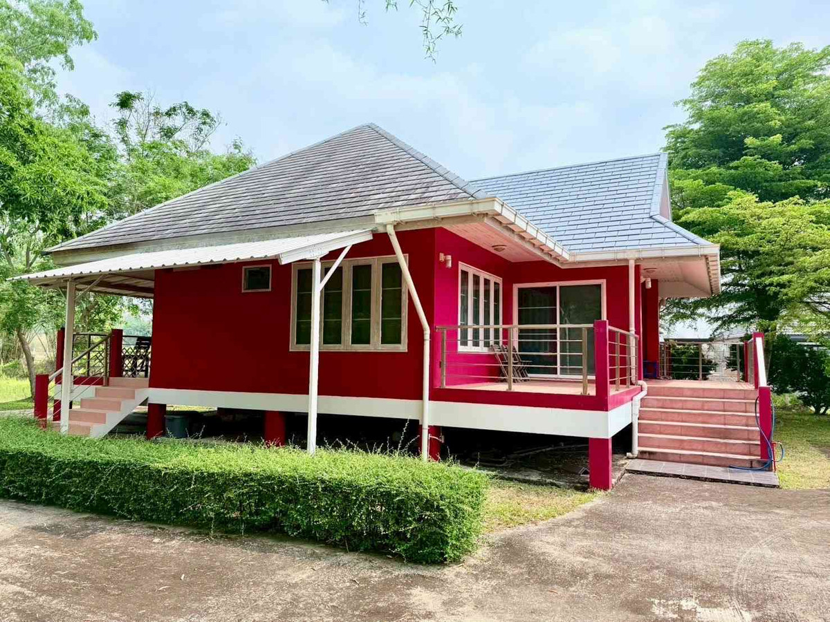 ขายที่ดินเชียงราย : ขายบ้านพร้อมที่ดินแปลงสวย ทำเลทอง ติดถนนใหญ่ จังหวัดเชียงราย