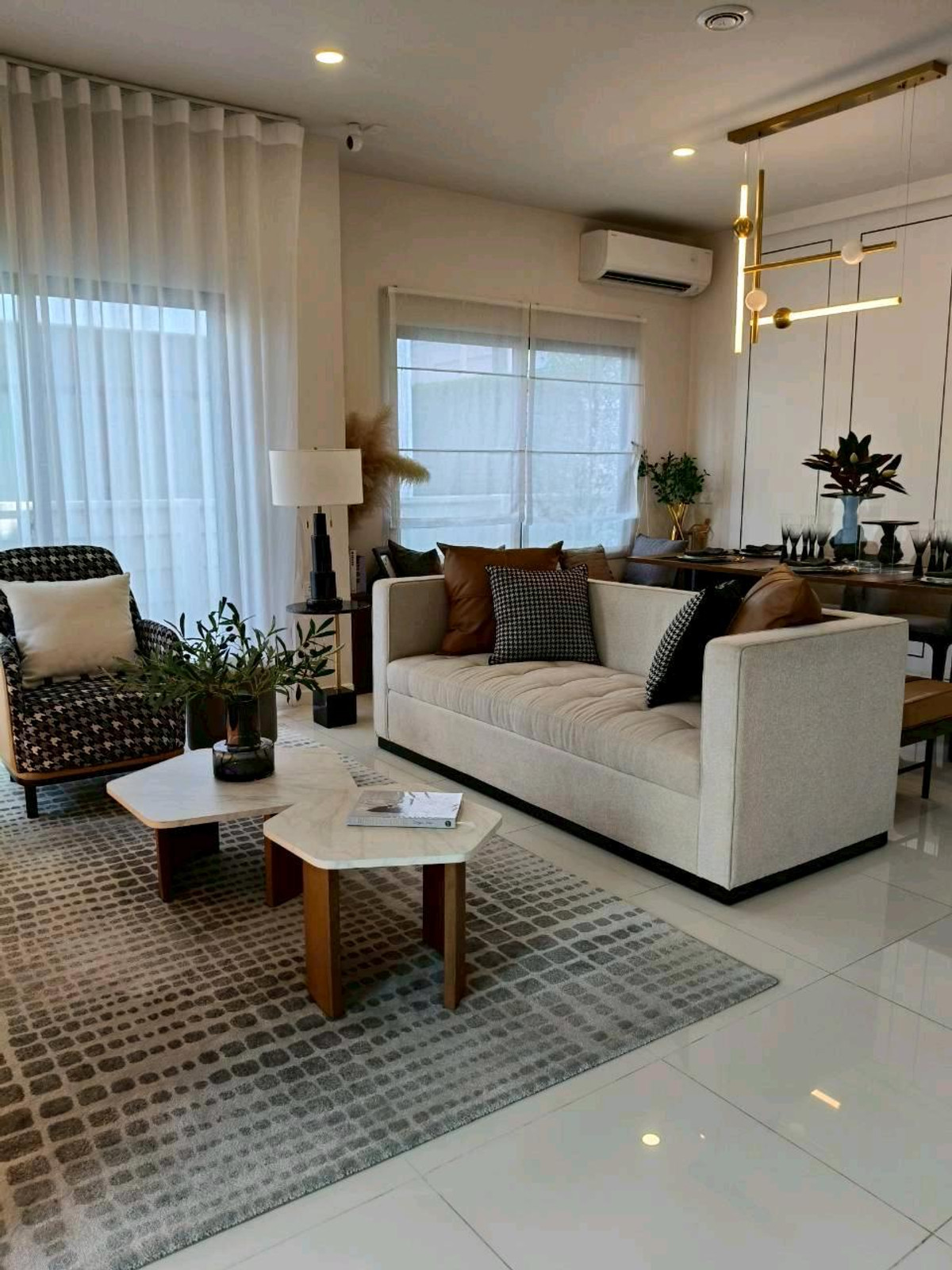 For SaleSamut Prakan,Samrong : The house is decorated and ready to move in. Semi-detached house, detached house function Grand Britannia Bangna-Suvarnabhumi