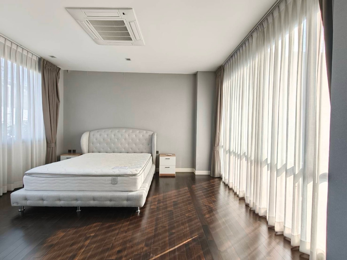 For RentHousePattanakan, Srinakarin : Luxury house for rent, Phatthanakan, 5 minutes near Thonglor.