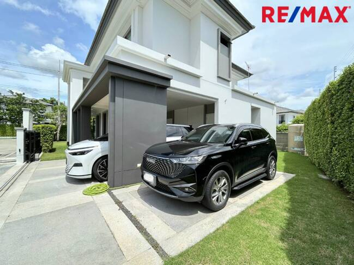 For SaleHousePathum Thani,Rangsit, Thammasat : Single house for sale, Setthasiri Project, Bangkok-Pathum Thani, special price, house age only 1 year.