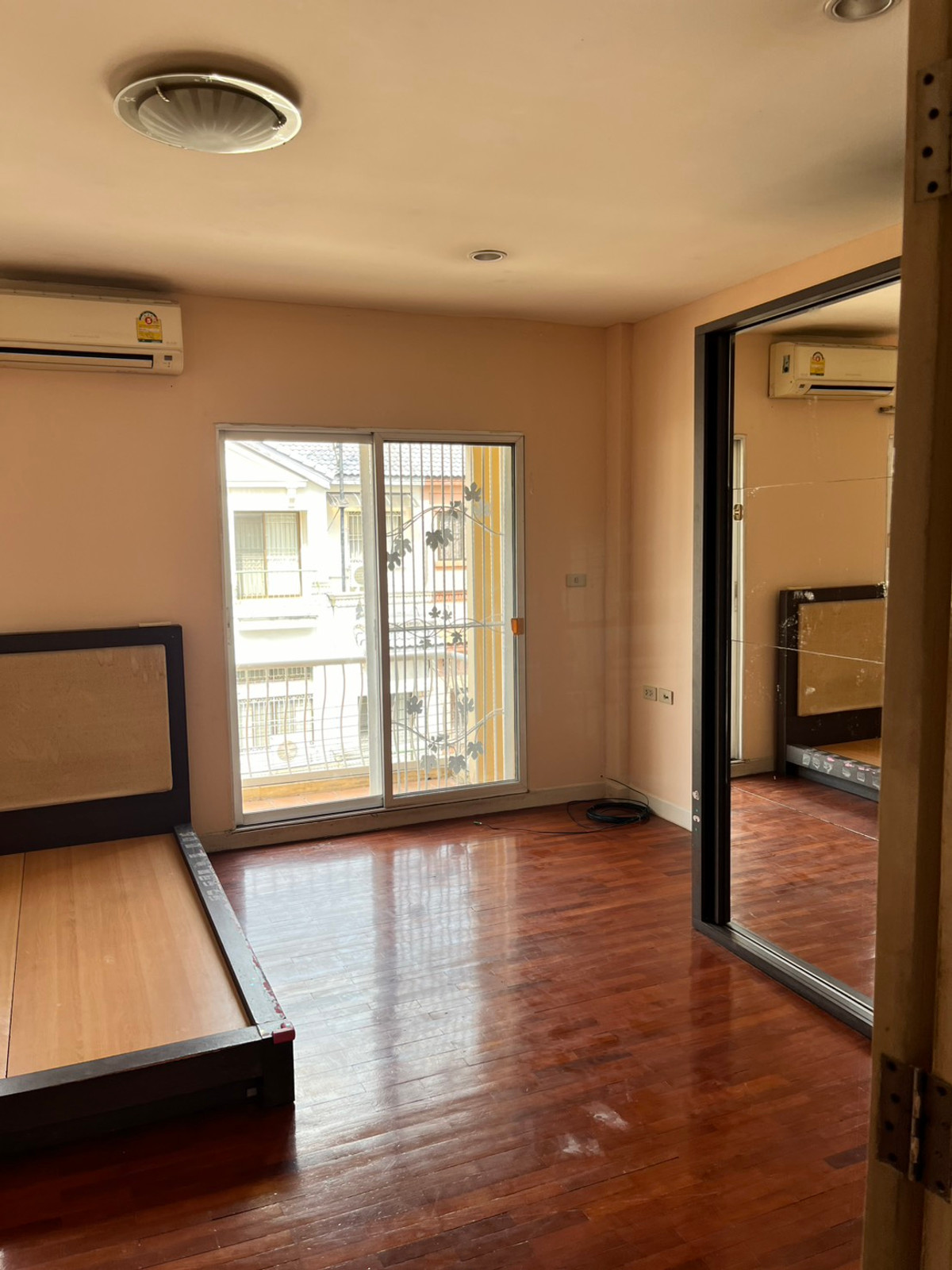 ให้เช่าทาวน์โฮมรัชดา ห้วยขวาง : ให้เช่า บ้านกลางเมือง รัชดา - เหม่งจ๋าย  ราคาถูกสุด