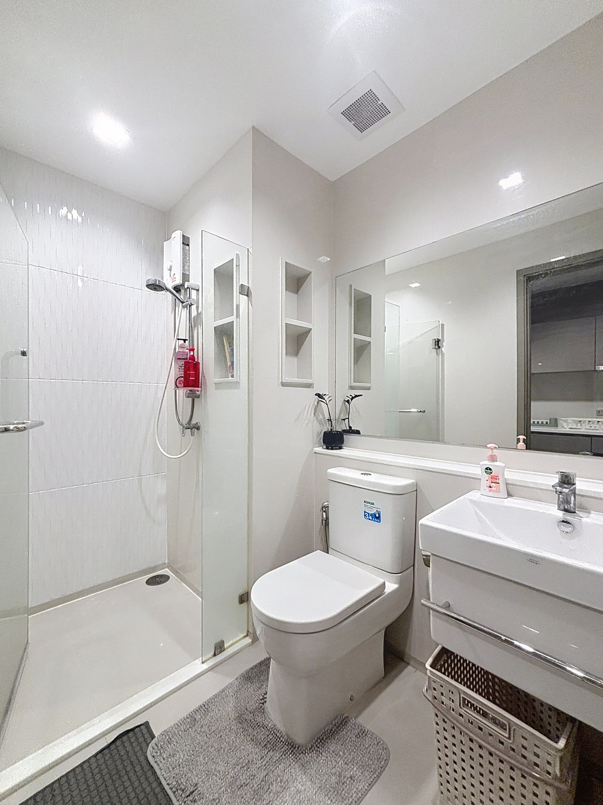 For RentCondoRama9, Petchburi, RCA : Only 18k🔥[For rent]!! Condo near MRT Rama 9 | ✨ Life Asoke Rama 9 | Beautiful view, angelic condition, fully furnished, ready to move in.