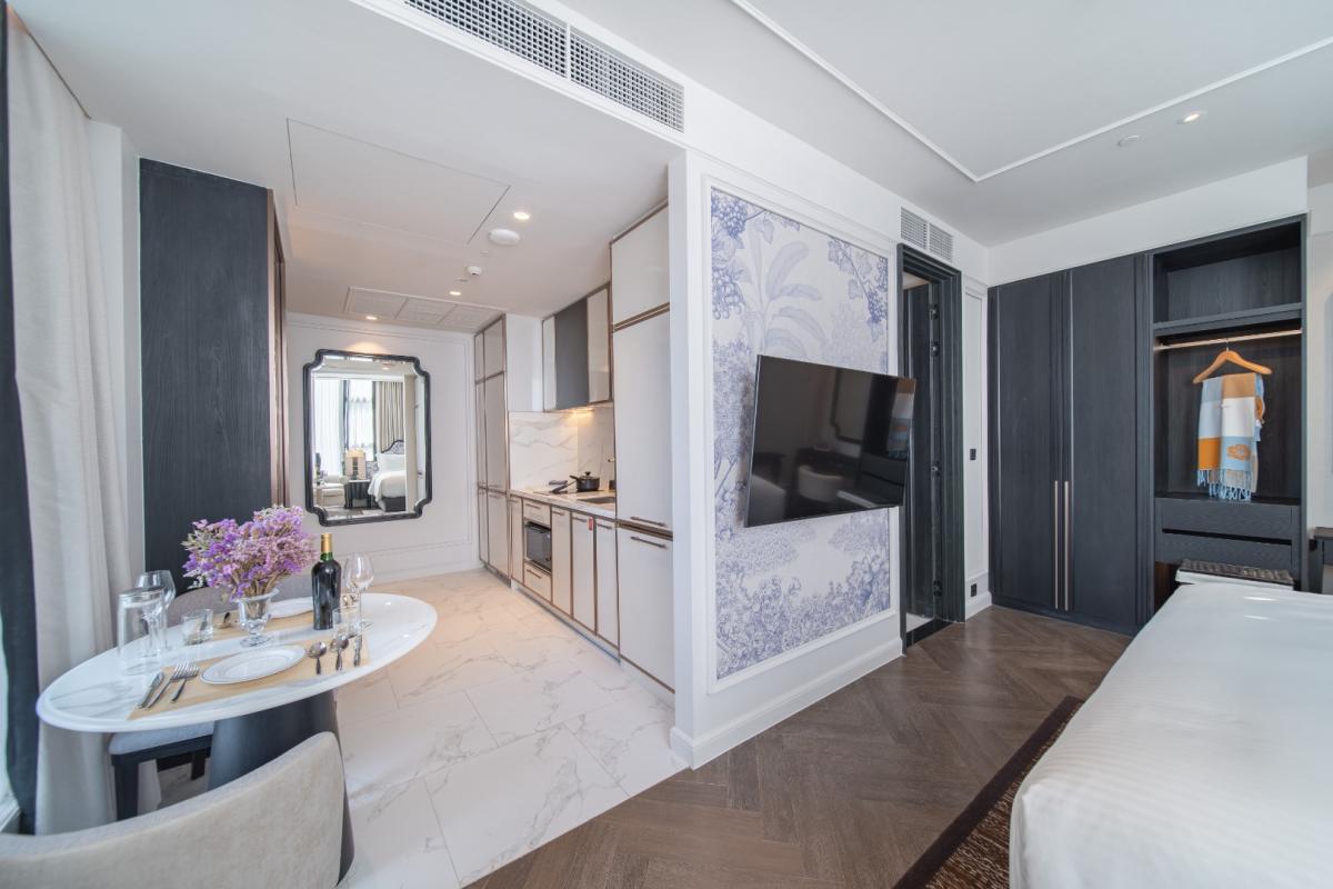 ให้เช่าคอนโดสุขุมวิท อโศก ทองหล่อ : 🔥ให้เช่าด่วน🔥LA CLEF Studio Deluxe 38 ตร.ม. ใกล้ BTS ทองหล่อ 150 เมตร ห้องสวยพร้อมเข้าอยู่ + ฟรี Wi-fi + ทำความสะอาด 3 ครั้ง/สัปดาห์ + เลี้ยงสัตว์ได้