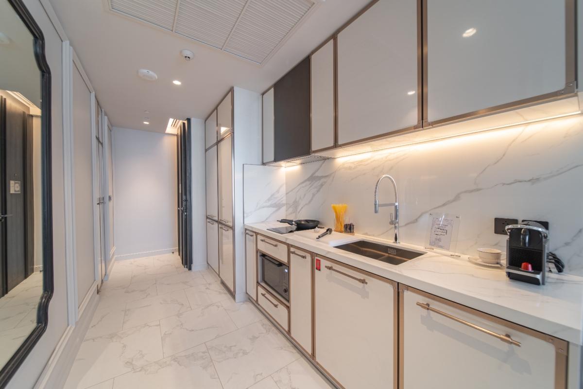 ให้เช่าคอนโดสุขุมวิท อโศก ทองหล่อ : 🔥ให้เช่าด่วน🔥LA CLEF One - Bedroom Deluxe 52 ตร.ม. ใกล้ BTS ทองหล่อ 150 เมตร ห้องสวยพร้อมเข้าอยู่ + ฟรี Wi-fi + ทำความสะอาด 3 ครั้ง/สัปดาห์ + เลี้ยงสัตว์ได้