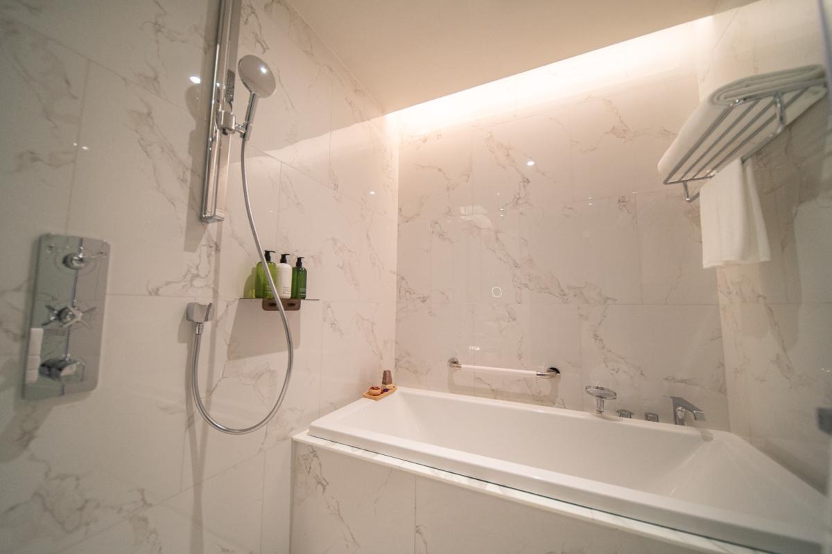 ให้เช่าคอนโดสุขุมวิท อโศก ทองหล่อ : 🔥ให้เช่าด่วน🔥LA CLEF One - Bedroom Deluxe 52 ตร.ม. ใกล้ BTS ทองหล่อ 150 เมตร ห้องสวยพร้อมเข้าอยู่ + ฟรี Wi-fi + ทำความสะอาด 3 ครั้ง/สัปดาห์ + เลี้ยงสัตว์ได้