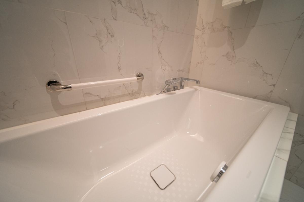 ให้เช่าคอนโดสุขุมวิท อโศก ทองหล่อ : 🔥ให้เช่าด่วน🔥LA CLEF One - Bedroom Deluxe 52 ตร.ม. ใกล้ BTS ทองหล่อ 150 เมตร ห้องสวยพร้อมเข้าอยู่ + ฟรี Wi-fi + ทำความสะอาด 3 ครั้ง/สัปดาห์ + เลี้ยงสัตว์ได้