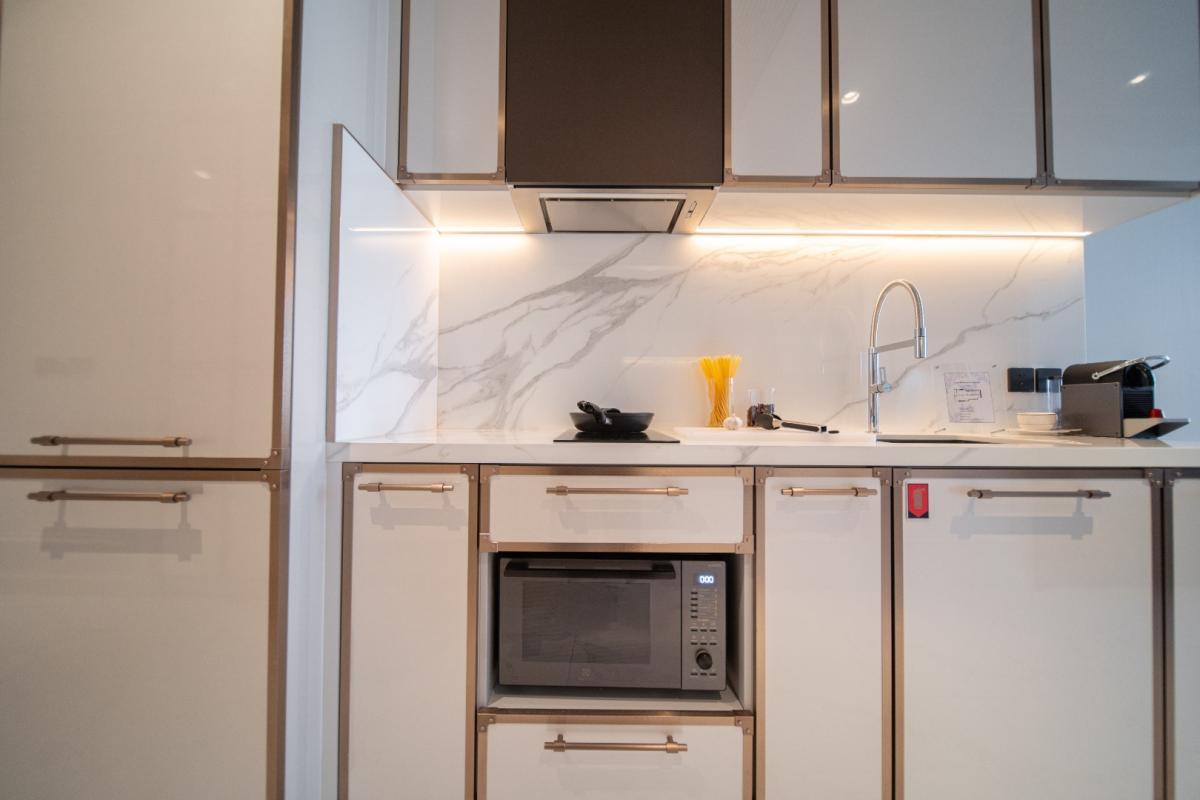 ให้เช่าคอนโดสุขุมวิท อโศก ทองหล่อ : 🔥ให้เช่าด่วน🔥LA CLEF One - Bedroom Deluxe 52 ตร.ม. ใกล้ BTS ทองหล่อ 150 เมตร ห้องสวยพร้อมเข้าอยู่ + ฟรี Wi-fi + ทำความสะอาด 3 ครั้ง/สัปดาห์ + เลี้ยงสัตว์ได้