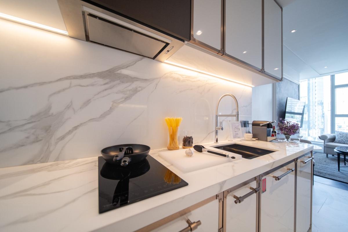 ให้เช่าคอนโดสุขุมวิท อโศก ทองหล่อ : 🔥ให้เช่าด่วน🔥LA CLEF One - Bedroom Deluxe 52 ตร.ม. ใกล้ BTS ทองหล่อ 150 เมตร ห้องสวยพร้อมเข้าอยู่ + ฟรี Wi-fi + ทำความสะอาด 3 ครั้ง/สัปดาห์ + เลี้ยงสัตว์ได้