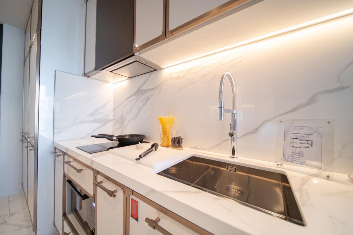 ให้เช่าคอนโดสุขุมวิท อโศก ทองหล่อ : 🔥ให้เช่าด่วน🔥LA CLEF One - Bedroom Deluxe 52 ตร.ม. ใกล้ BTS ทองหล่อ 150 เมตร ห้องสวยพร้อมเข้าอยู่ + ฟรี Wi-fi + ทำความสะอาด 3 ครั้ง/สัปดาห์ + เลี้ยงสัตว์ได้