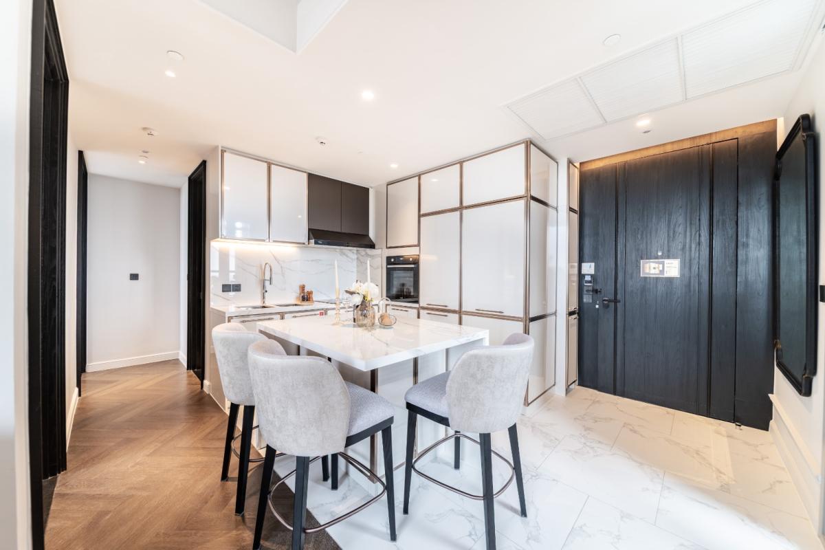 ให้เช่าคอนโดสุขุมวิท อโศก ทองหล่อ : 🔥ให้เช่าด่วน🔥LA CLEF Two - Bedroom Suite 65 ตร.ม. ใกล้ BTS ทองหล่อ 150 เมตร ห้องสวยพร้อมเข้าอยู่ + ฟรี Wi-fi + ทำความสะอาด 3 ครั้ง/สัปดาห์ + เลี้ยงสัตว์ได้