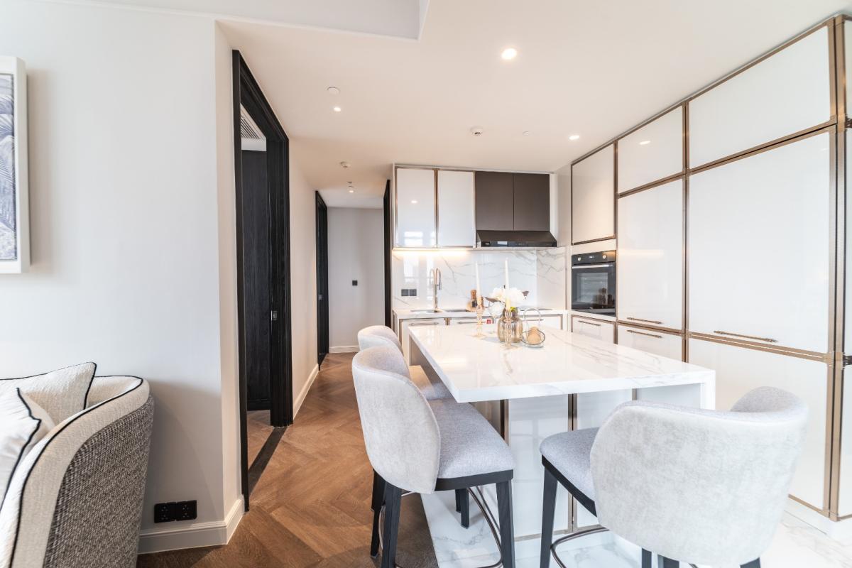 ให้เช่าคอนโดสุขุมวิท อโศก ทองหล่อ : 🔥ให้เช่าด่วน🔥LA CLEF Two - Bedroom Suite 65 ตร.ม. ใกล้ BTS ทองหล่อ 150 เมตร ห้องสวยพร้อมเข้าอยู่ + ฟรี Wi-fi + ทำความสะอาด 3 ครั้ง/สัปดาห์ + เลี้ยงสัตว์ได้