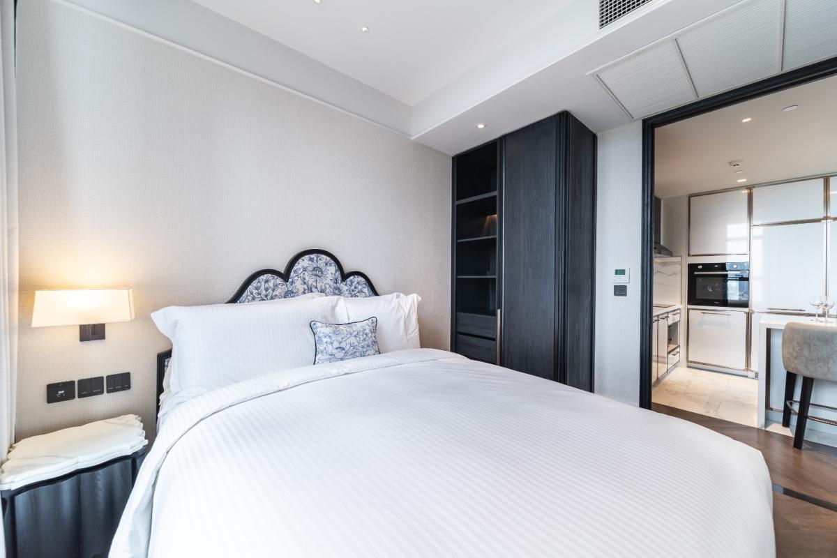 ให้เช่าคอนโดสุขุมวิท อโศก ทองหล่อ : 🔥ให้เช่าด่วน🔥LA CLEF Two - Bedroom Suite 65 ตร.ม. ใกล้ BTS ทองหล่อ 150 เมตร ห้องสวยพร้อมเข้าอยู่ + ฟรี Wi-fi + ทำความสะอาด 3 ครั้ง/สัปดาห์ + เลี้ยงสัตว์ได้