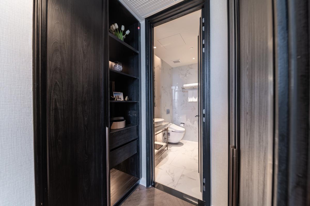 ให้เช่าคอนโดสุขุมวิท อโศก ทองหล่อ : 🔥ให้เช่าด่วน🔥LA CLEF Two - Bedroom Suite 65 ตร.ม. ใกล้ BTS ทองหล่อ 150 เมตร ห้องสวยพร้อมเข้าอยู่ + ฟรี Wi-fi + ทำความสะอาด 3 ครั้ง/สัปดาห์ + เลี้ยงสัตว์ได้