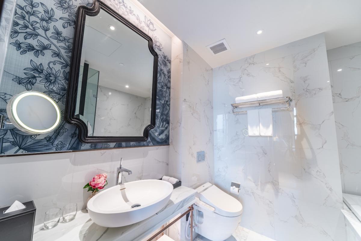 ให้เช่าคอนโดสุขุมวิท อโศก ทองหล่อ : 🔥ให้เช่าด่วน🔥LA CLEF Two - Bedroom Suite 65 ตร.ม. ใกล้ BTS ทองหล่อ 150 เมตร ห้องสวยพร้อมเข้าอยู่ + ฟรี Wi-fi + ทำความสะอาด 3 ครั้ง/สัปดาห์ + เลี้ยงสัตว์ได้