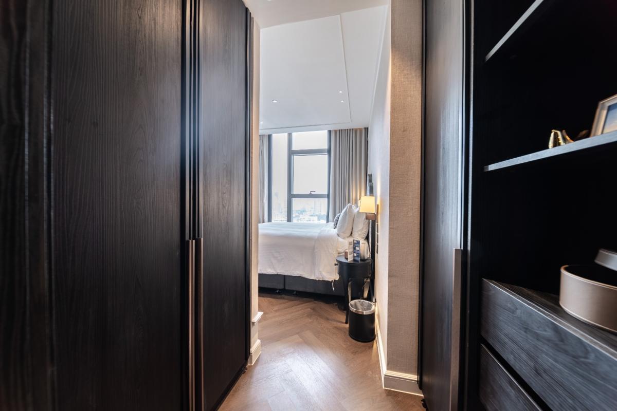 ให้เช่าคอนโดสุขุมวิท อโศก ทองหล่อ : 🔥ให้เช่าด่วน🔥LA CLEF Two - Bedroom Suite 65 ตร.ม. ใกล้ BTS ทองหล่อ 150 เมตร ห้องสวยพร้อมเข้าอยู่ + ฟรี Wi-fi + ทำความสะอาด 3 ครั้ง/สัปดาห์ + เลี้ยงสัตว์ได้