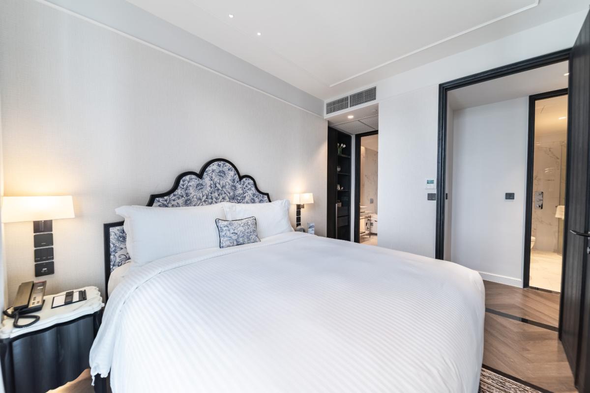 ให้เช่าคอนโดสุขุมวิท อโศก ทองหล่อ : 🔥ให้เช่าด่วน🔥LA CLEF Two - Bedroom Suite 65 ตร.ม. ใกล้ BTS ทองหล่อ 150 เมตร ห้องสวยพร้อมเข้าอยู่ + ฟรี Wi-fi + ทำความสะอาด 3 ครั้ง/สัปดาห์ + เลี้ยงสัตว์ได้