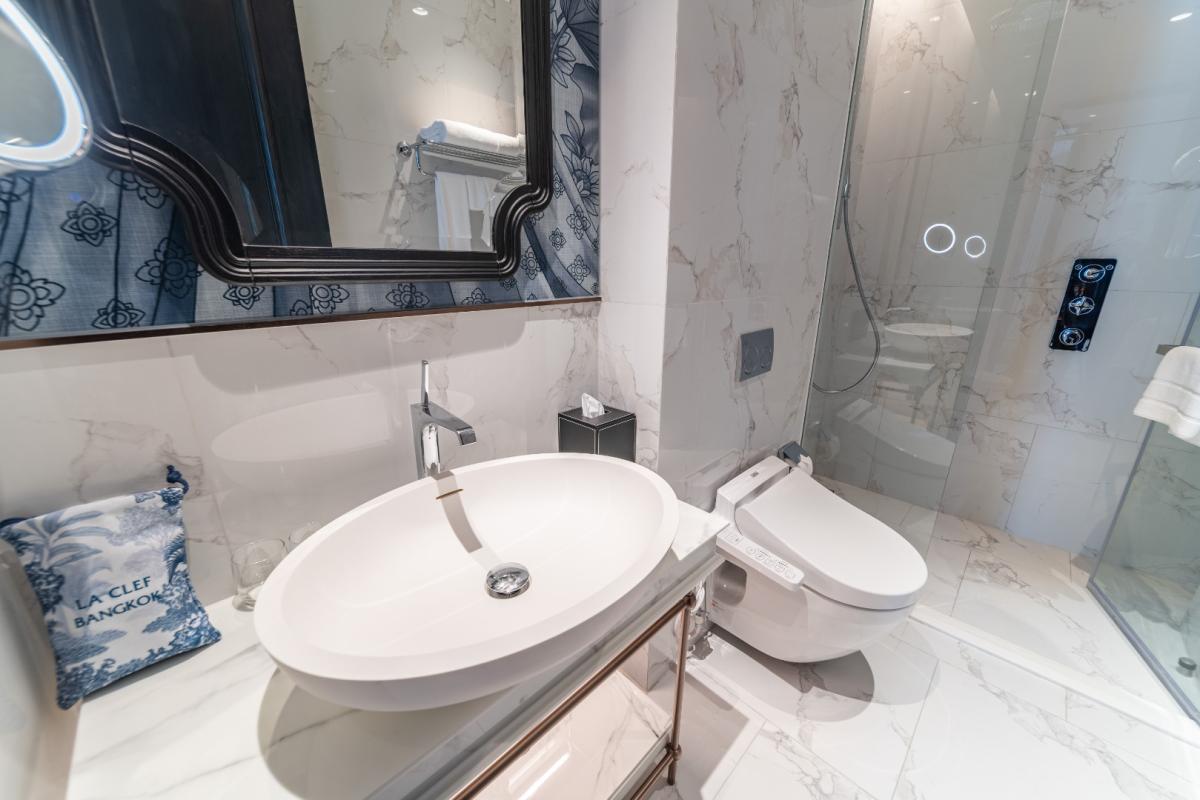 ให้เช่าคอนโดสุขุมวิท อโศก ทองหล่อ : 🔥ให้เช่าด่วน🔥LA CLEF Two - Bedroom Suite 65 ตร.ม. ใกล้ BTS ทองหล่อ 150 เมตร ห้องสวยพร้อมเข้าอยู่ + ฟรี Wi-fi + ทำความสะอาด 3 ครั้ง/สัปดาห์ + เลี้ยงสัตว์ได้