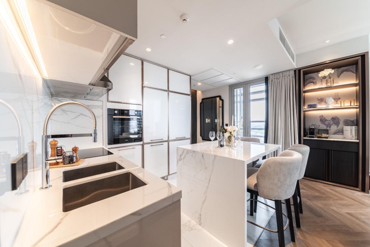 ให้เช่าคอนโดสุขุมวิท อโศก ทองหล่อ : 🔥ให้เช่าด่วน🔥LA CLEF Two - Bedroom Suite 65 ตร.ม. ใกล้ BTS ทองหล่อ 150 เมตร ห้องสวยพร้อมเข้าอยู่ + ฟรี Wi-fi + ทำความสะอาด 3 ครั้ง/สัปดาห์ + เลี้ยงสัตว์ได้