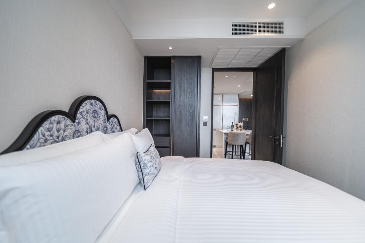 ให้เช่าคอนโดสุขุมวิท อโศก ทองหล่อ : 🔥ให้เช่าด่วน🔥LA CLEF Two - Bedroom Suite 65 ตร.ม. ใกล้ BTS ทองหล่อ 150 เมตร ห้องสวยพร้อมเข้าอยู่ + ฟรี Wi-fi + ทำความสะอาด 3 ครั้ง/สัปดาห์ + เลี้ยงสัตว์ได้