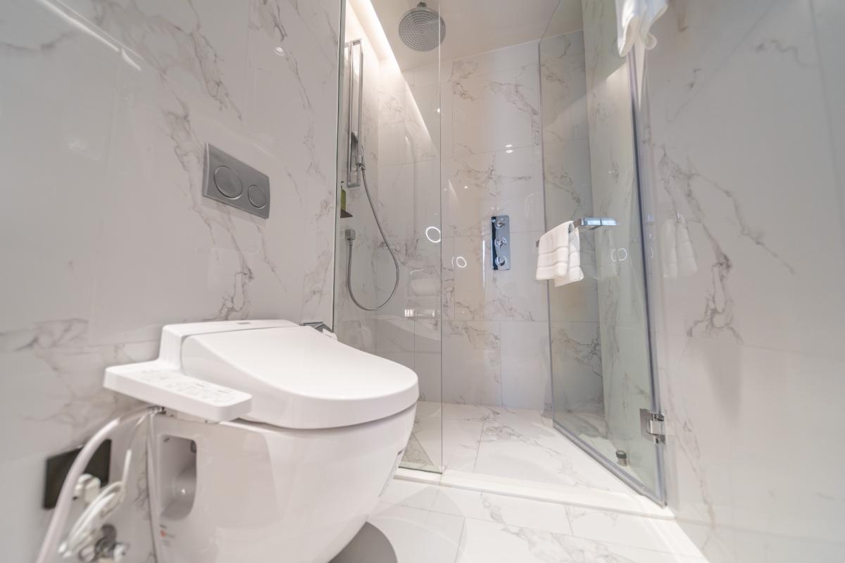 ให้เช่าคอนโดสุขุมวิท อโศก ทองหล่อ : 🔥ให้เช่าด่วน🔥LA CLEF Two - Bedroom Suite 65 ตร.ม. ใกล้ BTS ทองหล่อ 150 เมตร ห้องสวยพร้อมเข้าอยู่ + ฟรี Wi-fi + ทำความสะอาด 3 ครั้ง/สัปดาห์ + เลี้ยงสัตว์ได้