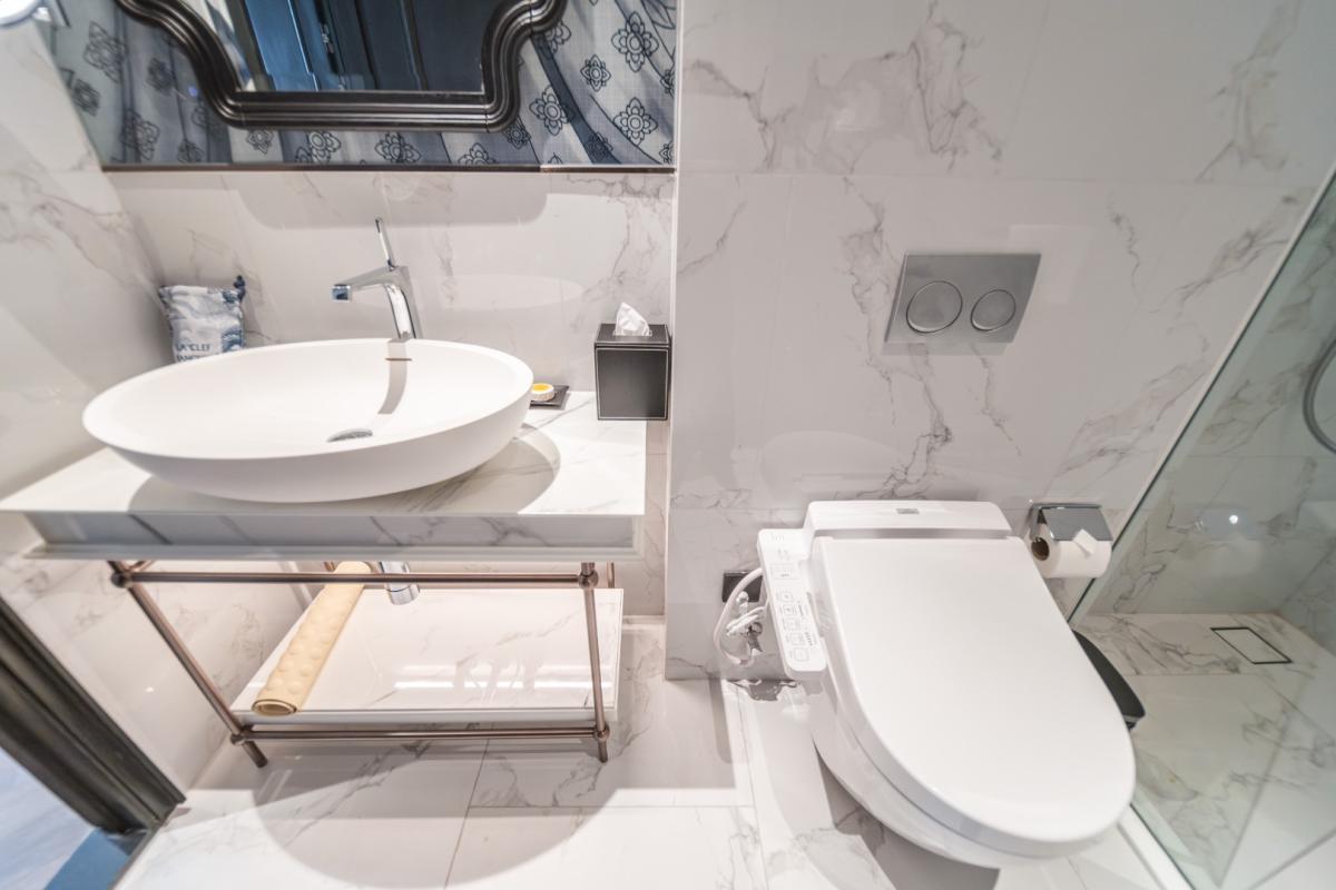 ให้เช่าคอนโดสุขุมวิท อโศก ทองหล่อ : 🔥ให้เช่าด่วน🔥LA CLEF Two - Bedroom Suite 65 ตร.ม. ใกล้ BTS ทองหล่อ 150 เมตร ห้องสวยพร้อมเข้าอยู่ + ฟรี Wi-fi + ทำความสะอาด 3 ครั้ง/สัปดาห์ + เลี้ยงสัตว์ได้