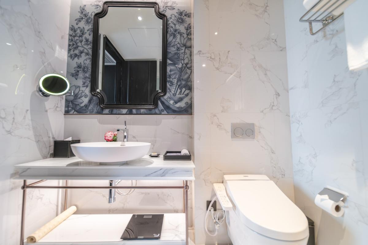 ให้เช่าคอนโดสุขุมวิท อโศก ทองหล่อ : 🔥ให้เช่าด่วน🔥LA CLEF Two - Bedroom Suite 65 ตร.ม. ใกล้ BTS ทองหล่อ 150 เมตร ห้องสวยพร้อมเข้าอยู่ + ฟรี Wi-fi + ทำความสะอาด 3 ครั้ง/สัปดาห์ + เลี้ยงสัตว์ได้