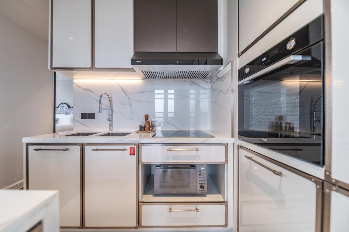 ให้เช่าคอนโดสุขุมวิท อโศก ทองหล่อ : 🔥ให้เช่าด่วน🔥LA CLEF Two - Bedroom Suite 65 ตร.ม. ใกล้ BTS ทองหล่อ 150 เมตร ห้องสวยพร้อมเข้าอยู่ + ฟรี Wi-fi + ทำความสะอาด 3 ครั้ง/สัปดาห์ + เลี้ยงสัตว์ได้