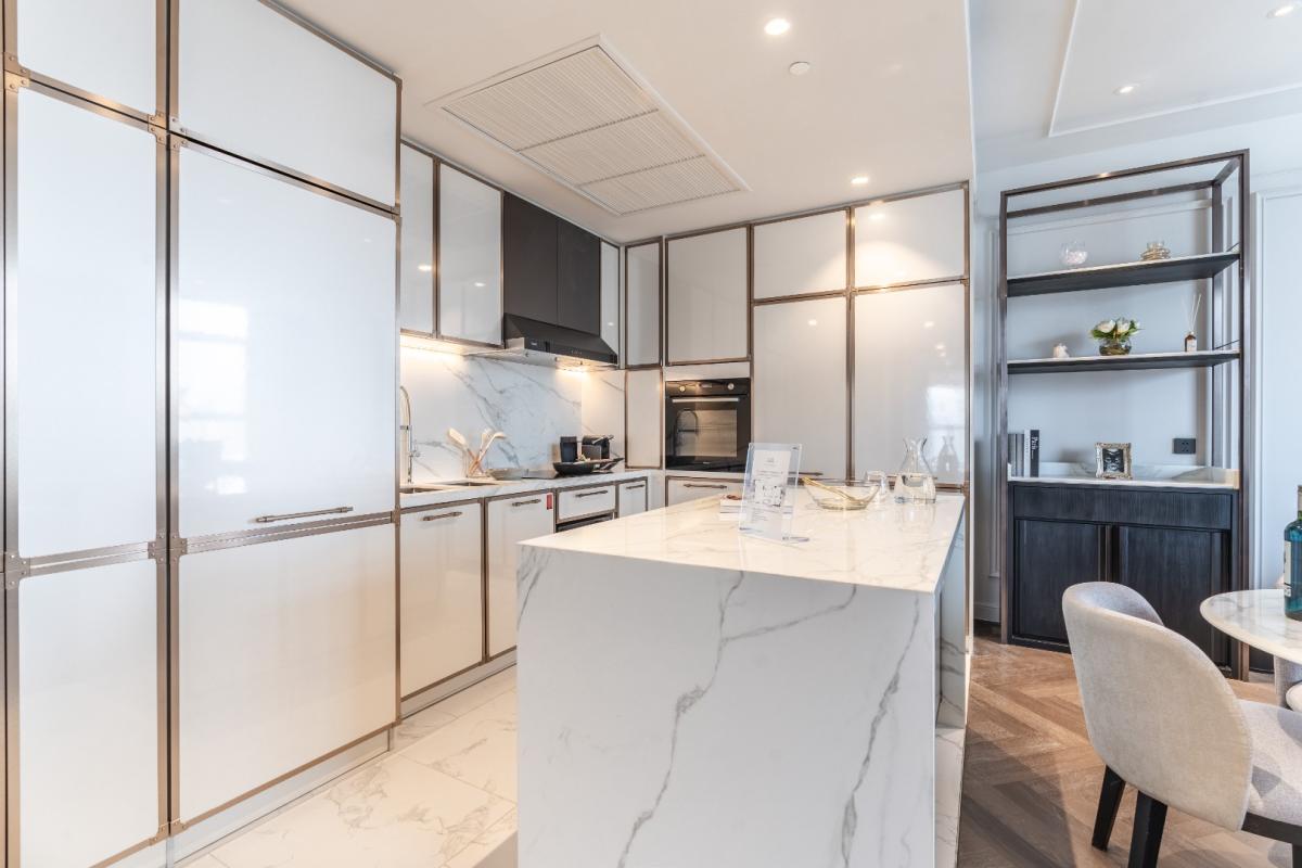 For RentCondoSukhumvit, Asoke, Thonglor : 🔥For Rent Now🔥 LA CLEF Two-Bedroom Premier, 95 sq.m., 150 meters from BTS Thonglor. Beautiful unit, ready to move in + Free Wi-fi + Cleaning 3 times/week + Pets allowed.