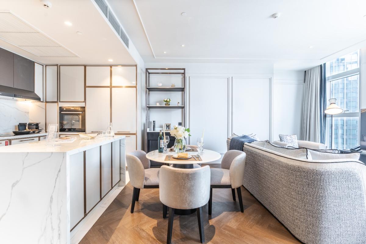 For RentCondoSukhumvit, Asoke, Thonglor : 🔥For Rent Now🔥 LA CLEF Two-Bedroom Premier, 95 sq.m., 150 meters from BTS Thonglor. Beautiful unit, ready to move in + Free Wi-fi + Cleaning 3 times/week + Pets allowed.