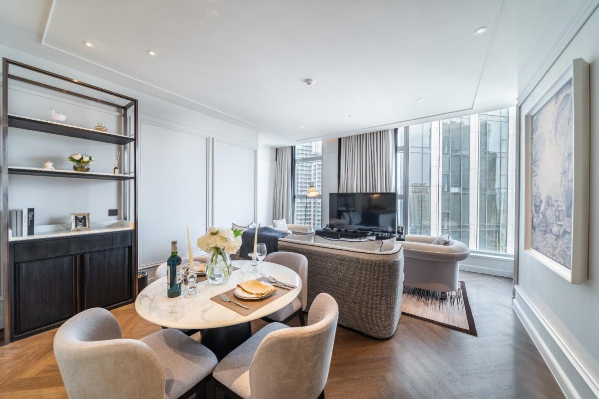 For RentCondoSukhumvit, Asoke, Thonglor : 🔥For Rent Now🔥 LA CLEF Two-Bedroom Premier, 95 sq.m., 150 meters from BTS Thonglor. Beautiful unit, ready to move in + Free Wi-fi + Cleaning 3 times/week + Pets allowed.