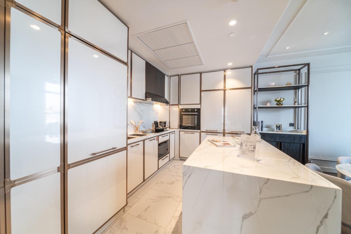 For RentCondoSukhumvit, Asoke, Thonglor : 🔥For Rent Now🔥 LA CLEF Two-Bedroom Premier, 95 sq.m., 150 meters from BTS Thonglor. Beautiful unit, ready to move in + Free Wi-fi + Cleaning 3 times/week + Pets allowed.