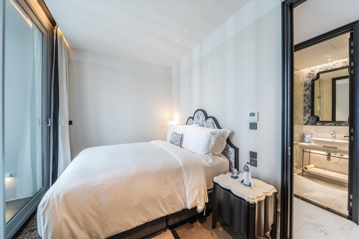 For RentCondoSukhumvit, Asoke, Thonglor : 🔥For Rent Now🔥 LA CLEF Two-Bedroom Premier, 95 sq.m., 150 meters from BTS Thonglor. Beautiful unit, ready to move in + Free Wi-fi + Cleaning 3 times/week + Pets allowed.