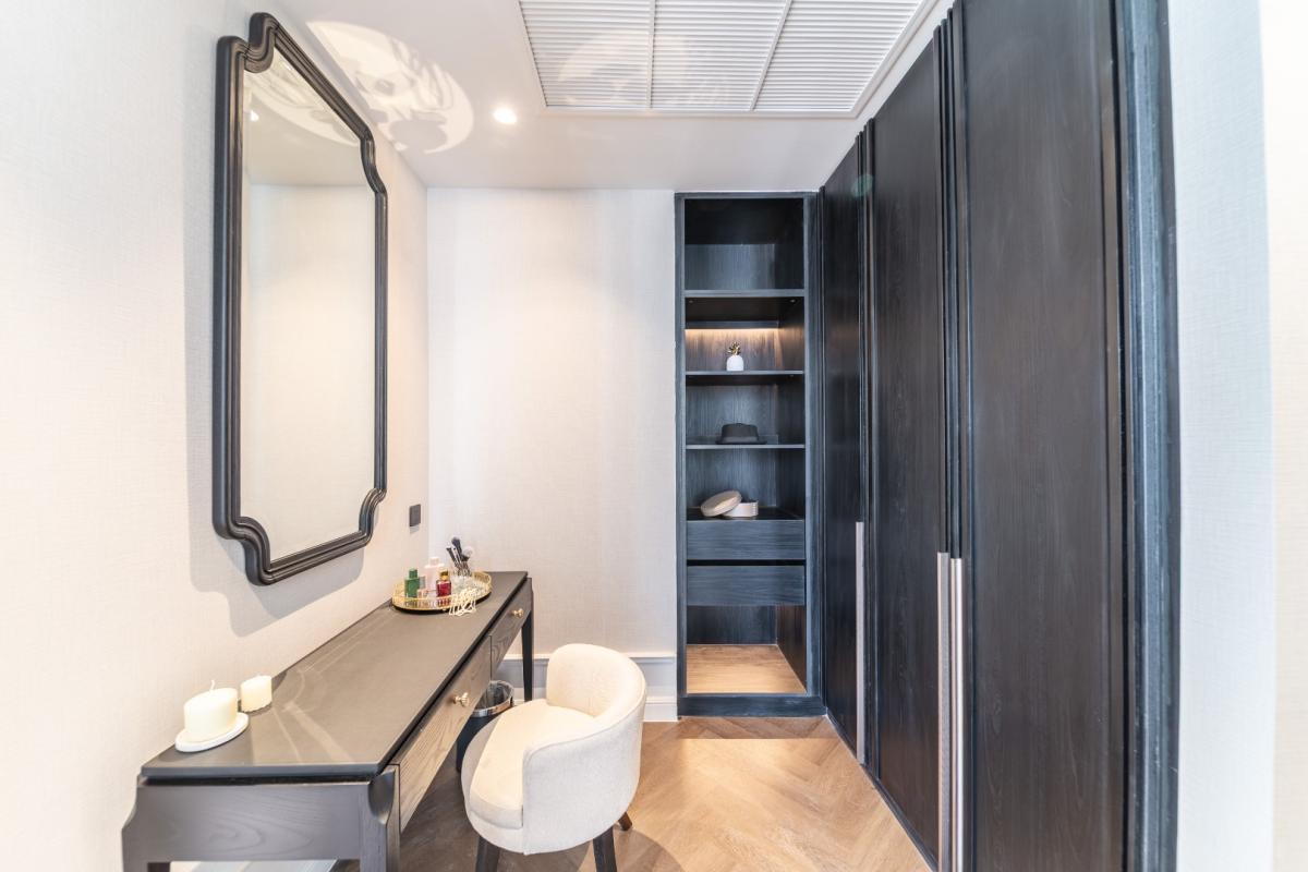 For RentCondoSukhumvit, Asoke, Thonglor : 🔥For Rent Now🔥 LA CLEF Two-Bedroom Premier, 95 sq.m., 150 meters from BTS Thonglor. Beautiful unit, ready to move in + Free Wi-fi + Cleaning 3 times/week + Pets allowed.