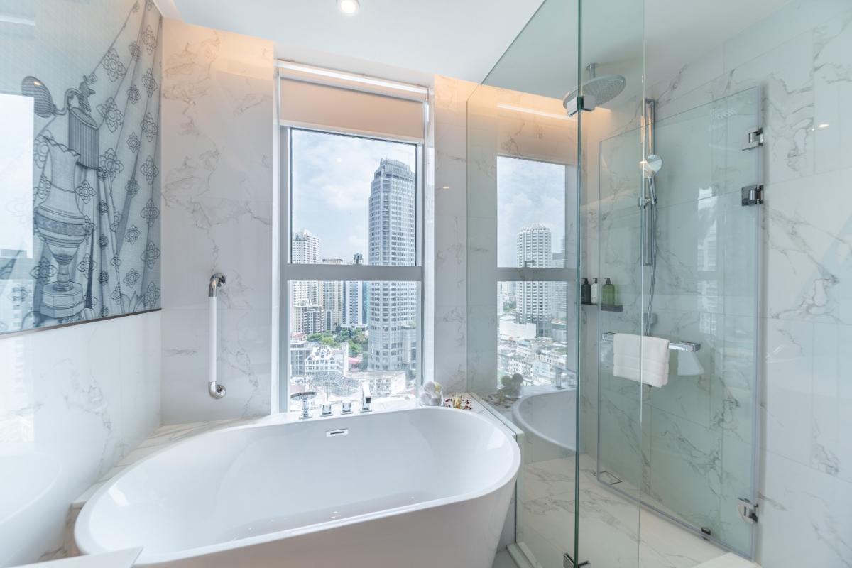For RentCondoSukhumvit, Asoke, Thonglor : 🔥For Rent Now🔥 LA CLEF Two-Bedroom Premier, 95 sq.m., 150 meters from BTS Thonglor. Beautiful unit, ready to move in + Free Wi-fi + Cleaning 3 times/week + Pets allowed.