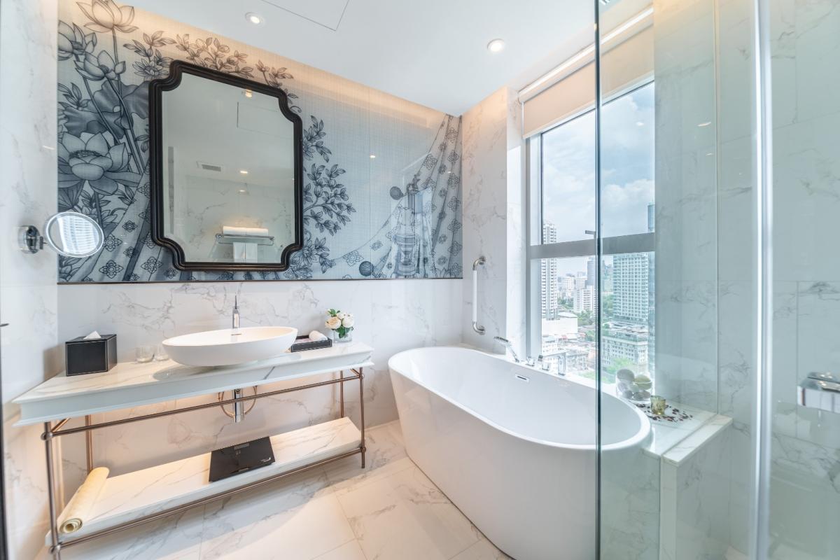 For RentCondoSukhumvit, Asoke, Thonglor : 🔥For Rent Now🔥 LA CLEF Two-Bedroom Premier, 95 sq.m., 150 meters from BTS Thonglor. Beautiful unit, ready to move in + Free Wi-fi + Cleaning 3 times/week + Pets allowed.