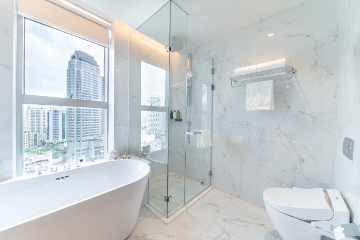 For RentCondoSukhumvit, Asoke, Thonglor : 🔥For Rent Now🔥 LA CLEF Two-Bedroom Premier, 95 sq.m., 150 meters from BTS Thonglor. Beautiful unit, ready to move in + Free Wi-fi + Cleaning 3 times/week + Pets allowed.