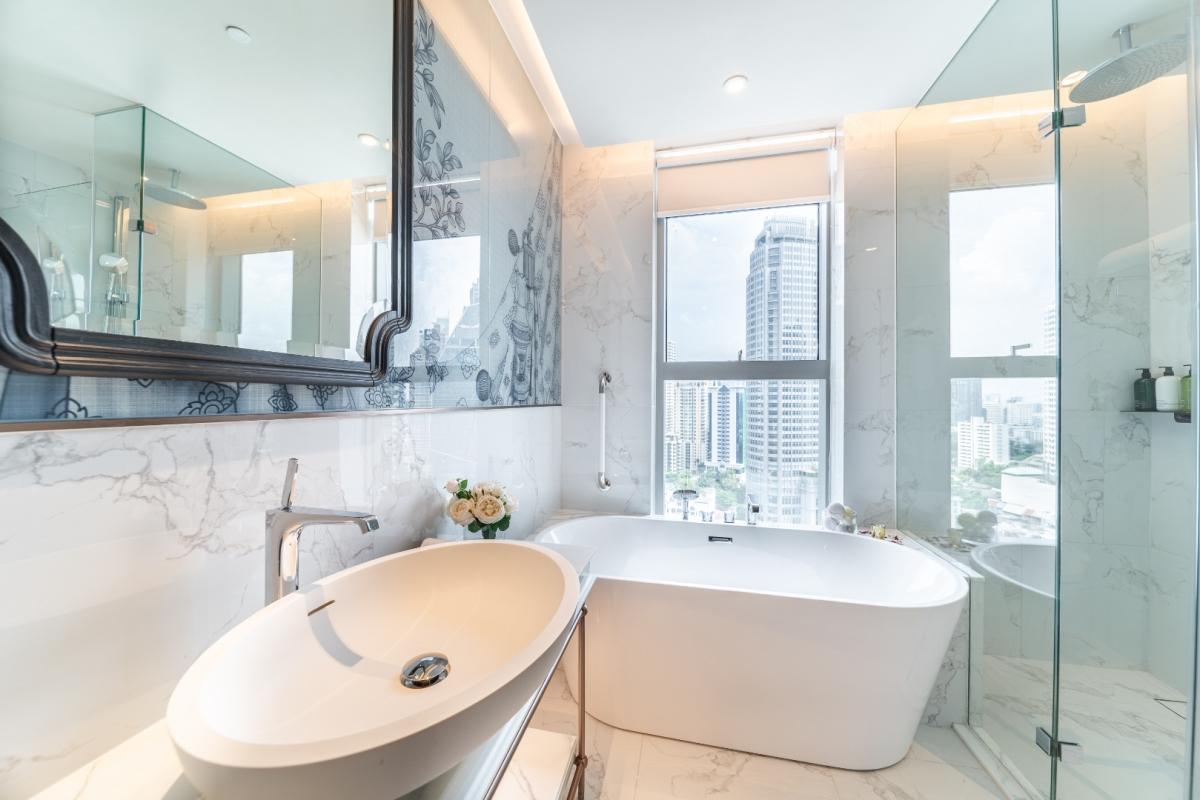 For RentCondoSukhumvit, Asoke, Thonglor : 🔥For Rent Now🔥 LA CLEF Two-Bedroom Premier, 95 sq.m., 150 meters from BTS Thonglor. Beautiful unit, ready to move in + Free Wi-fi + Cleaning 3 times/week + Pets allowed.