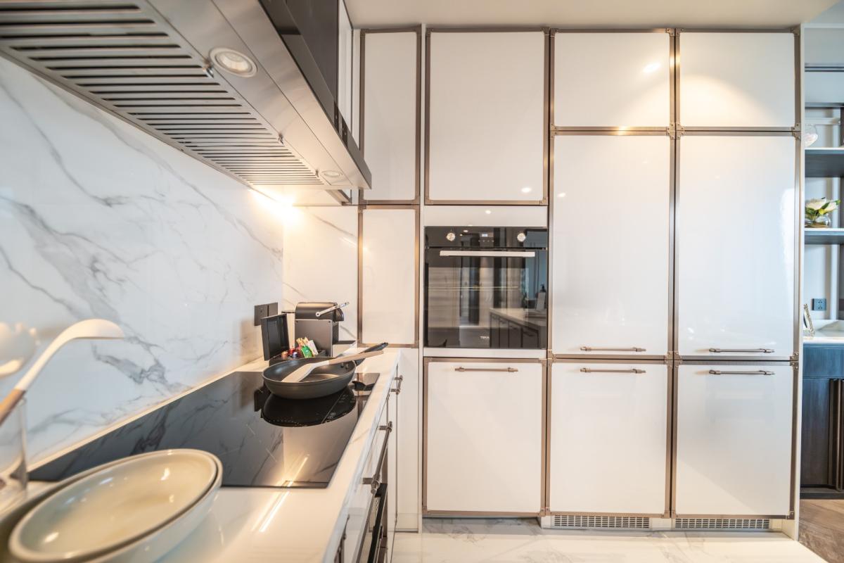 For RentCondoSukhumvit, Asoke, Thonglor : 🔥For Rent Now🔥 LA CLEF Two-Bedroom Premier, 95 sq.m., 150 meters from BTS Thonglor. Beautiful unit, ready to move in + Free Wi-fi + Cleaning 3 times/week + Pets allowed.