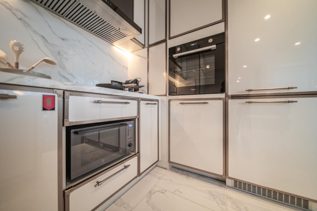 For RentCondoSukhumvit, Asoke, Thonglor : 🔥For Rent Now🔥 LA CLEF Two-Bedroom Premier, 95 sq.m., 150 meters from BTS Thonglor. Beautiful unit, ready to move in + Free Wi-fi + Cleaning 3 times/week + Pets allowed.