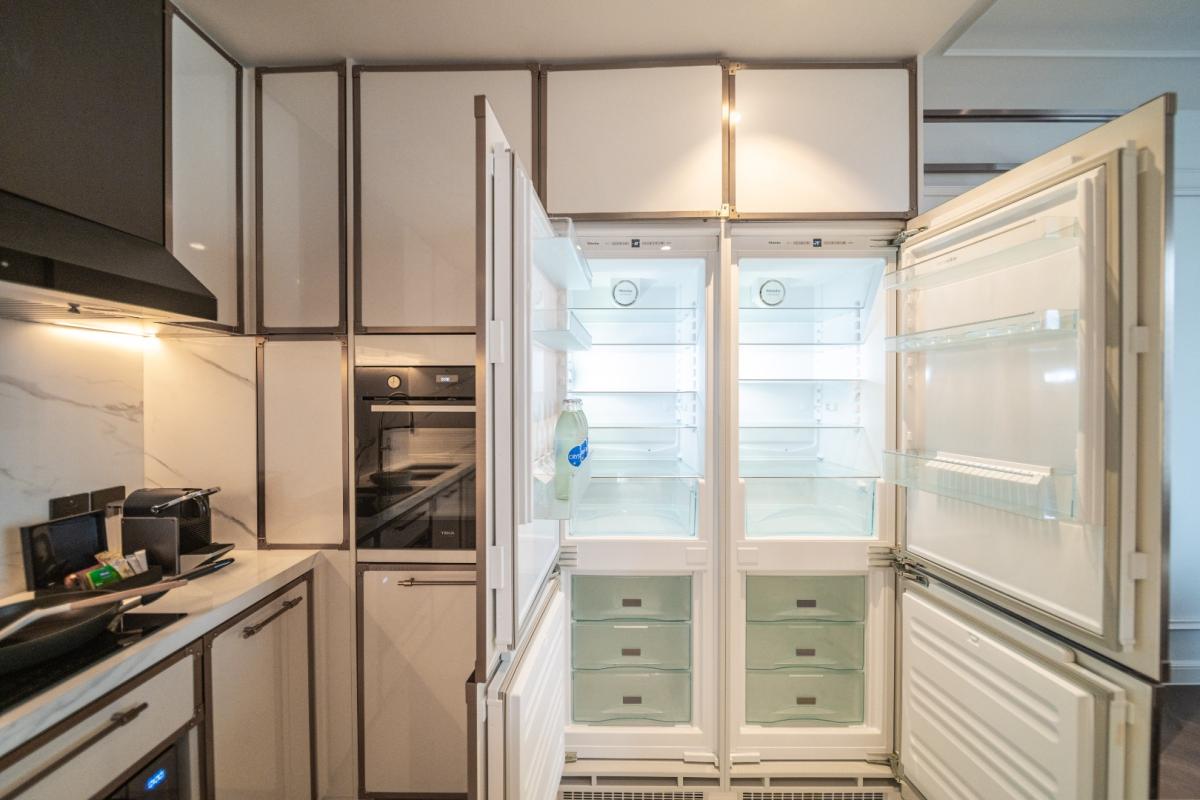 For RentCondoSukhumvit, Asoke, Thonglor : 🔥For Rent Now🔥 LA CLEF Two-Bedroom Premier, 95 sq.m., 150 meters from BTS Thonglor. Beautiful unit, ready to move in + Free Wi-fi + Cleaning 3 times/week + Pets allowed.