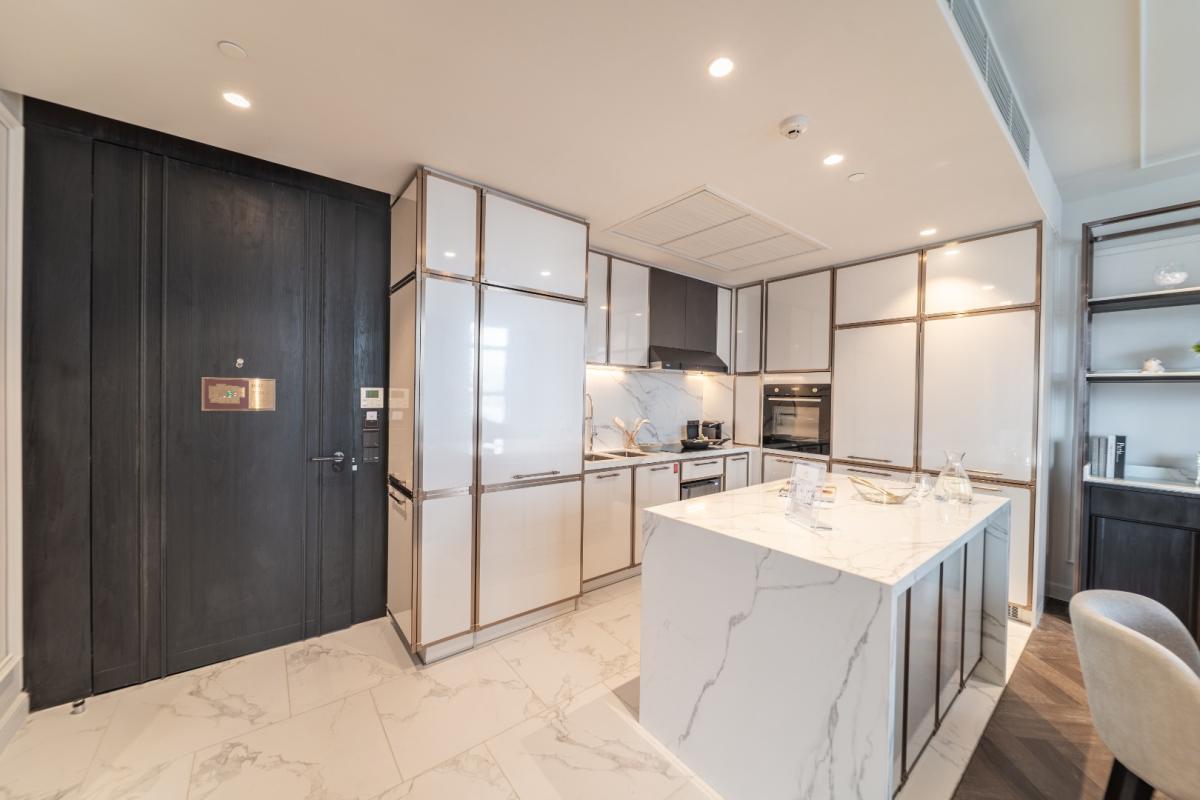 For RentCondoSukhumvit, Asoke, Thonglor : 🔥For Rent Now🔥 LA CLEF Two-Bedroom Premier, 95 sq.m., 150 meters from BTS Thonglor. Beautiful unit, ready to move in + Free Wi-fi + Cleaning 3 times/week + Pets allowed.