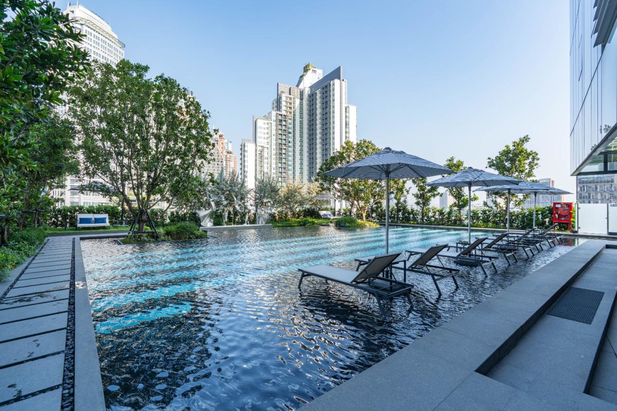 For RentCondoSukhumvit, Asoke, Thonglor : 🔥For Rent Now🔥 LA CLEF Two-Bedroom Premier, 95 sq.m., 150 meters from BTS Thonglor. Beautiful unit, ready to move in + Free Wi-fi + Cleaning 3 times/week + Pets allowed.