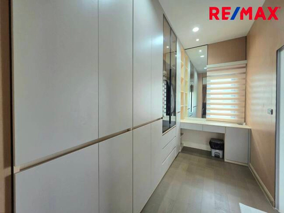 For SaleHousePathum Thani,Rangsit, Thammasat : Single house for sale, Setthasiri Project, Bangkok-Pathum Thani, special price, house age only 1 year.