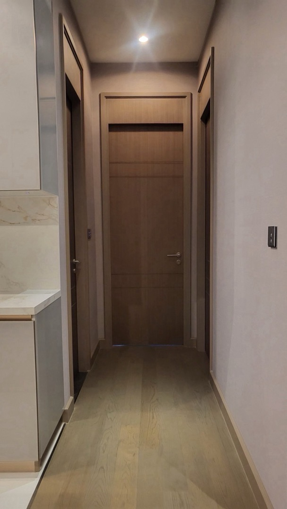 For RentCondoRama9, Petchburi, RCA : The Esse at Singha Complex. for rent 0816037454