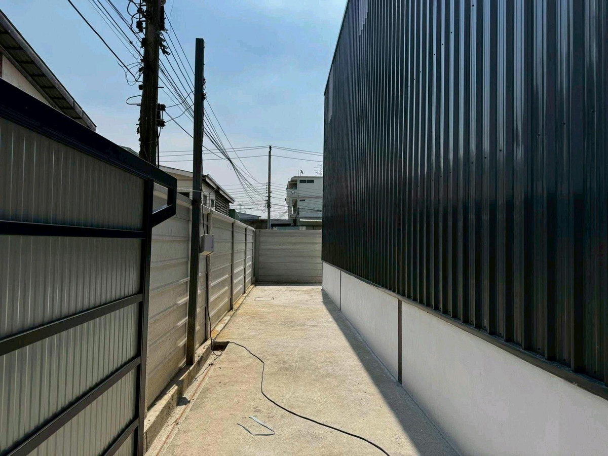 For RentWarehouseRama 2, Bang Khun Thian : Warehouse with office for rent Usable area 676 sq m., good location, Rama 2, purple area.